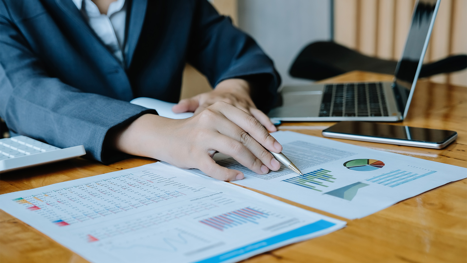 الأسواق هذا الأسبوع: قمة ترامب وشي، مؤشرات مديري المشتريات، وقرارات الفائدة